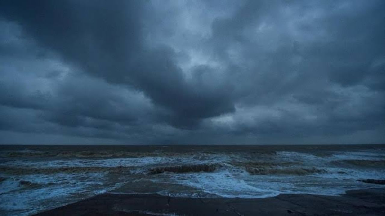 Rain Alert: బంగాళాఖాతంలో అల్పపీడనం.. మూడు రోజుల పాటు వర్షాలు! మత్స్యకారులకు హెచ్చరికలు