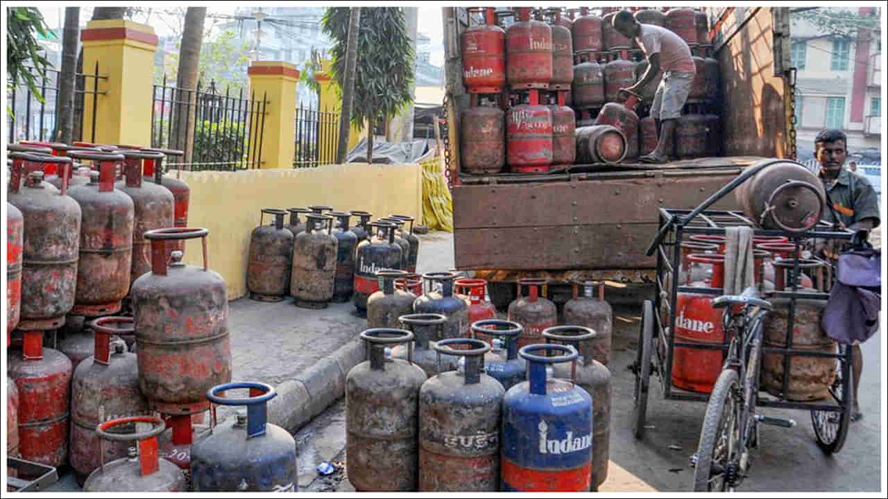 LPG Gas Price: ఎన్నికల వేళ శుభవార్త.. సామాన్యులకు ఊరట.. తగ్గిన గ్యాస్‌ సిలిండర్‌ ధర