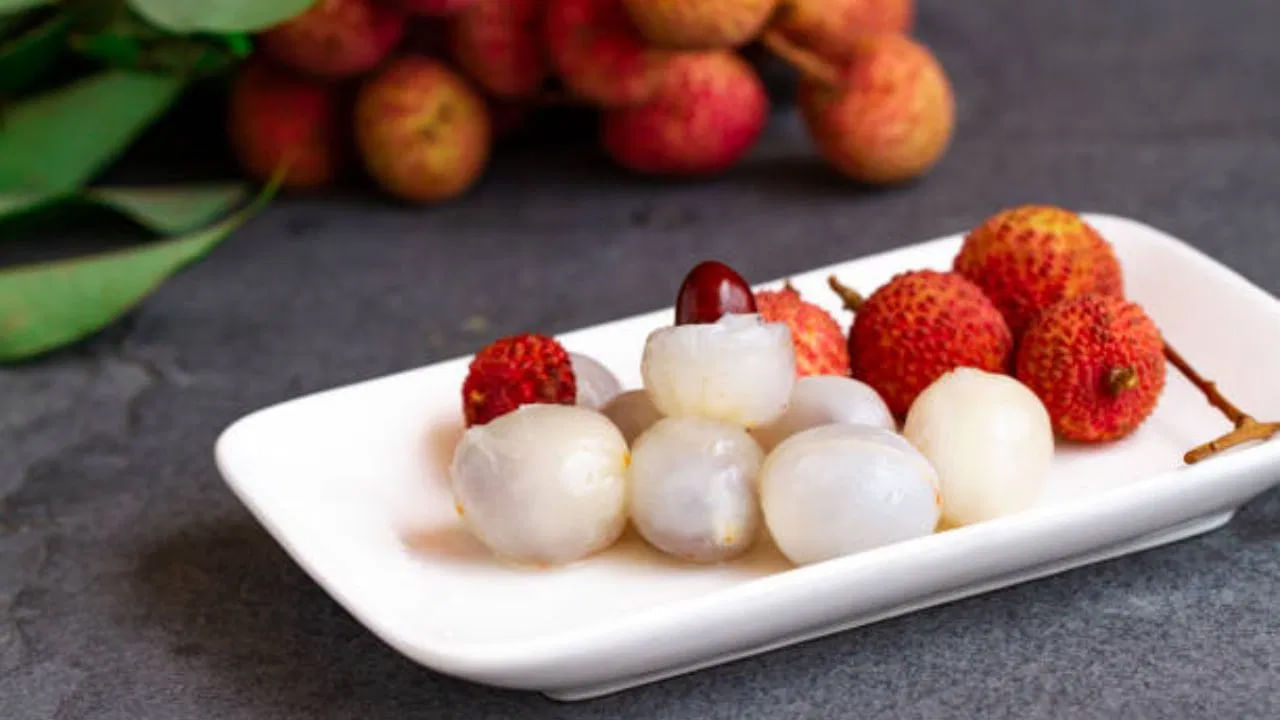 Lychee Benefits: సీజనల్ ఫ్రూట్ లిచీని మిస్ చేసుకుంటున్నారా.. ఎన్ని ఆరోగ్య ప్రయోజనాలు మిస్ అవుతున్నారో తెలుసా..