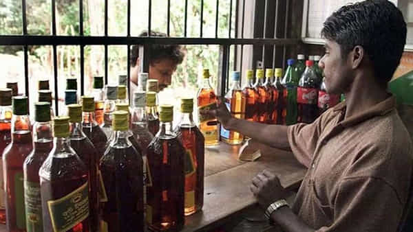 Telangana: వైన్ షాపు సిబ్బంది నిర్వాకం.. బీరు అడిగినందుకు చావగొట్టి, ప్రాణం తీశారు!