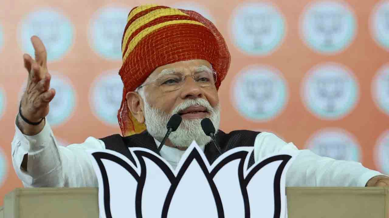 PM Modi: కాంగ్రెస్ యువరాజు కోసం పాకిస్థాన్‌లో ప్రార్థనలు జరుగుతున్నాయి.. మోదీ సంచలన వ్యాఖ్యలు
