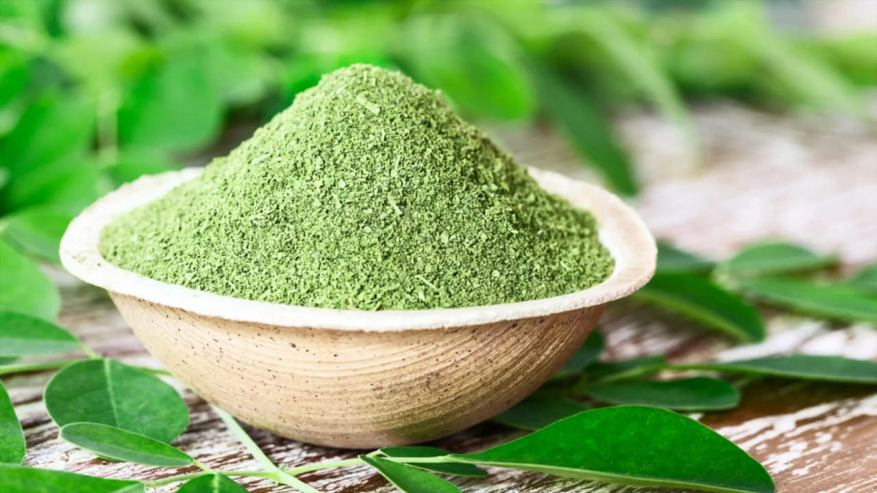 మునగ అధిక రక్తపోటు, కొలెస్ట్రాల్‌ను అదుపులో ఉంచుతుంది. ఎందుకంటే ఈ ఆకుల్లో తగినంత పొటాషియం ఉంటుంది. అంతే కాకుండా ఈ ఆకుల్లో యాంటీఆక్సిడెంట్లు, యాంటీ ఇన్ఫ్లమేటరీ సమ్మేళనాలు పుష్కలంగా ఉంటాయి. ఇవి మొత్తం గుండె ఆరోగ్యానికి ఎంతో సహాయపడతాయి.