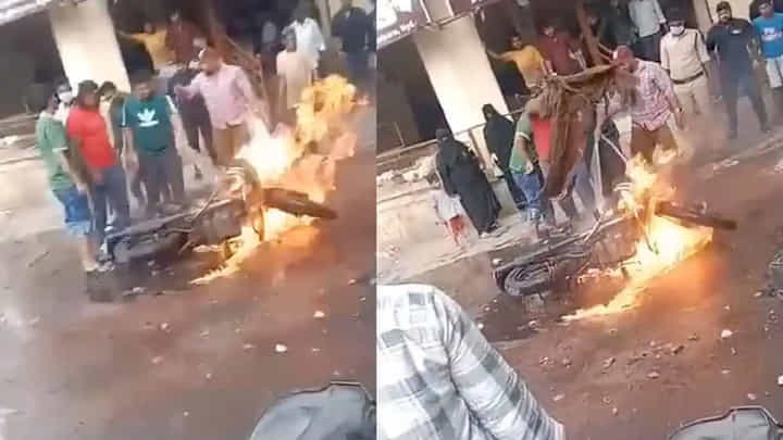 Hyderabad: బుల్లెట్పై వెళ్తున్న వ్యక్తి.. ఒక్కసారిగా అంటుకున్న మంటలు.. కట్ చేస్తే... Hyderabad: బుల్లెట్పై వెళ్తున్న వ్యక్తి.. ఒక్కసారిగా అంటుకున్న మంటలు.. కట్ చేస్తే...