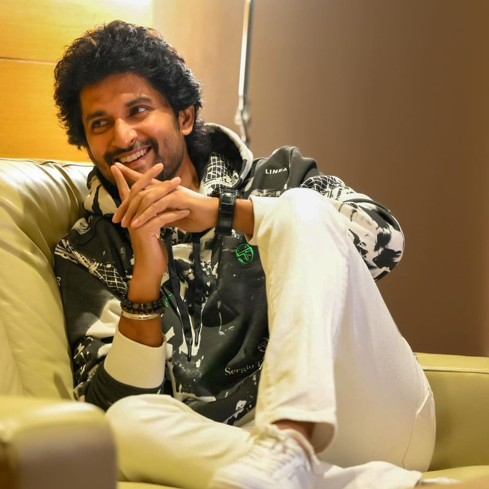 నాని హీరోగా నటిస్తున్న సినిమా సరిపోదా శనివారం. ఈ చిత్రం షూటింగ్ ప్రస్తుతం అల్యూమినియం ఫ్యాక్టరీ లో జరుగుతోంది. శర్వానంద్ - రామ్ అబ్బరాజు కాంబో లో ఏకే ఎంటర్టైన్మెంట్ నిర్మిస్తున్న సినిమా షూటింగ్ కూడా హైదరాబాద్ లోనే స్పీడ్గా జరుగుతోంది.