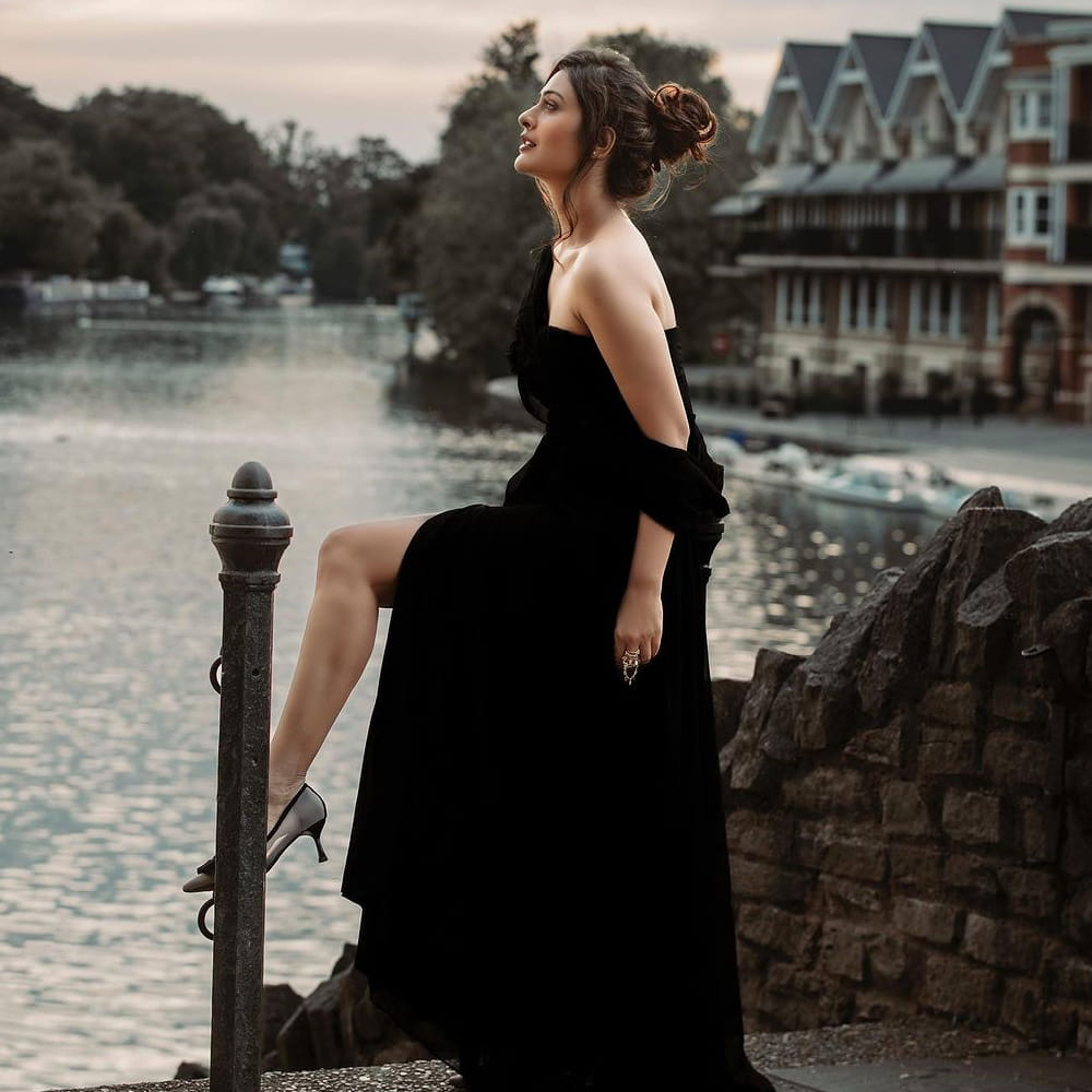 ప్రస్తుతం సోషల్ మీడియాలో హీరోయిన్ పాయల్ రాజ్ పుత్ రేర్ ఫోటో తెగ వైరలవుతుంది.  అందులో టీనేజ్ వయసులో అసలు గుర్తుపట్టడానికి వీలు లేకుండా కనిపిస్తుంది పాయల్. ఆర్ఎక్స్ 100 సినిమాతో తెలుగు తెరకు పరిచయమై తొలి సినిమాతోనే విలనిజం చూపించింది పాయల్. 