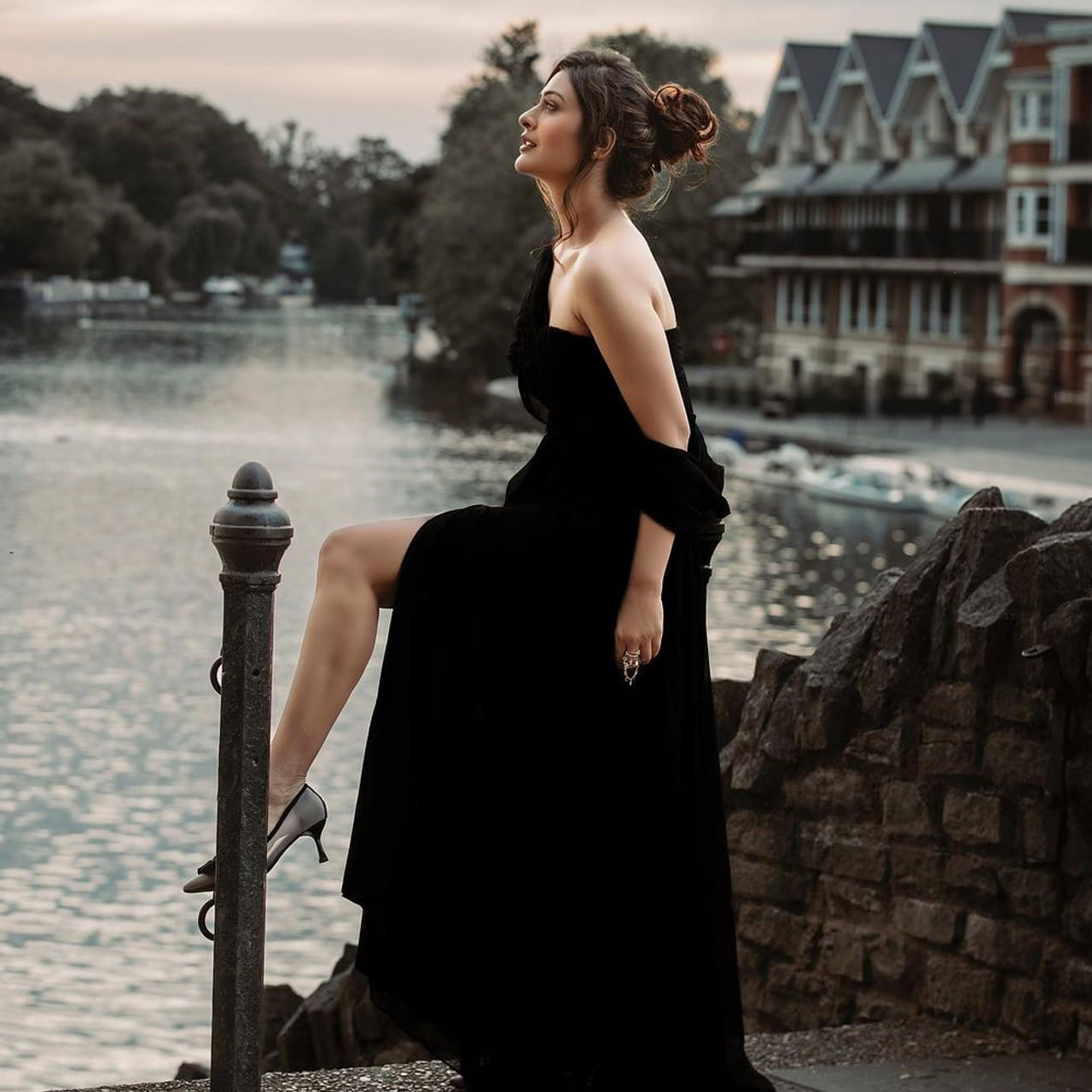 ప్రస్తుతం సోషల్ మీడియాలో హీరోయిన్ పాయల్ రాజ్ పుత్ రేర్ ఫోటో తెగ వైరలవుతుంది.  అందులో టీనేజ్ వయసులో అసలు గుర్తుపట్టడానికి వీలు లేకుండా కనిపిస్తుంది పాయల్. ఆర్ఎక్స్ 100 సినిమాతో తెలుగు తెరకు పరిచయమై తొలి సినిమాతోనే విలనిజం చూపించింది పాయల్. 