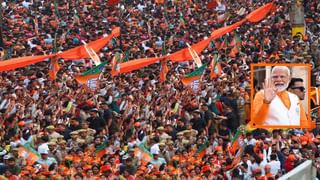 PM Modi:  రోడ్ షోలో అడుగడున పూల వర్షం.. ప్రధాని మోదీకి ఘన స్వాగతం పలికిన కాశీ ప్రజలు
