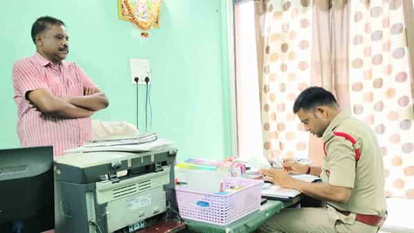 Telangana: నకిలీ గల్ఫ్ ఏజెంట్లపై పోలీసులు కొరడా.. మోసం చేస్తే ఏకంగా PD యాక్ట్ నమోదు..!