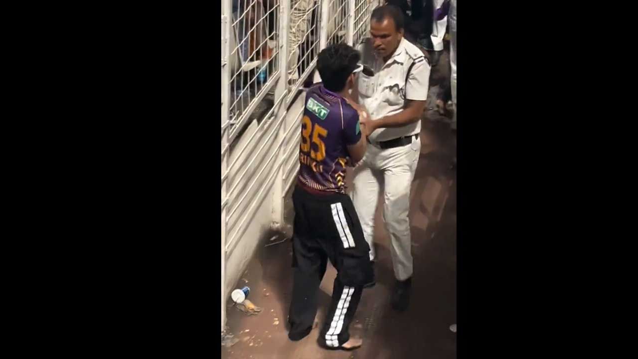 Video: వీడెవడండీ బాబూ.. బాల్ తిరిగి ఇవ్వకుండా దాచిన రింకూ సింగ్ ఫ్యాన్.. కట్చేస్తే.. షాకిచ్చిన పోలీస్..