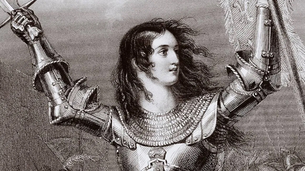 జోన్ ఆఫ్ ఆర్క్ ఓ ఫ్రెంచ్ మహిళ. ఫ్రెంచ్ సైన్యానికి ఆమె సహకారం ఇప్పటికీ ప్రశంసించబడుతూనే ఉంటుంది. ఇంగ్లండ్‌పై యుద్ధంలో విజయం సాధించడంలో ఆమె కీలకపాత్ర పోషించింది.