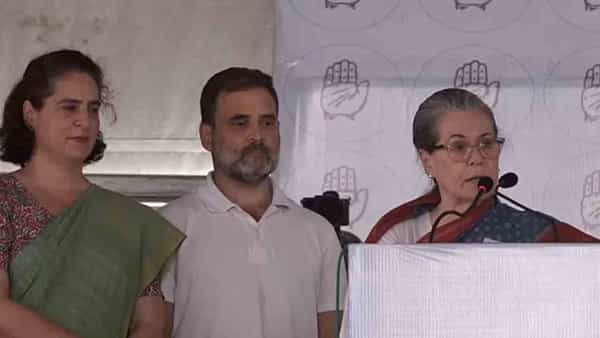 Sonia Gandhi: నా కొడుకును మీకు అప్పగిస్తున్నా... రాయ్బరేలీ ర్యాలీలో సోనియా గాంధీ భావోద్వేగం..!