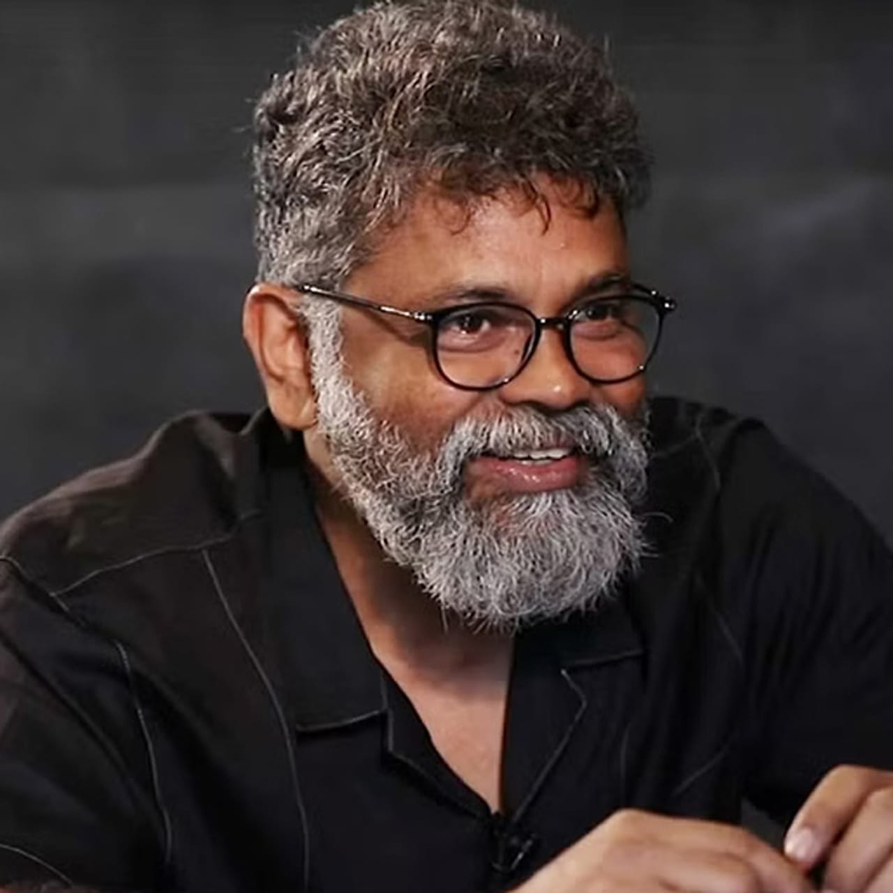 వారం అంతా పనిచేస్తేనే నెక్స్ట్ రిలీఫ్‌ ఎప్పుడు దొరుకుతుందా? అని వెయిట్‌ చేస్తుంటాం. అలాంటిది నాన్‌స్టాప్‌గా పనిచేస్తున్నారు సుకుమార్‌. ఇప్పుడు పుష్ప సీక్వెల్‌ పనుల్లో బిజీ బిజీగా ఉన్నారు. మాస్టర్‌ మమ్మల్ని ఎప్పుడు పట్టించుకుంటారా? అని చాలా మంది హీరోలు వెయిట్‌ చేస్తున్నారు. ఆ డీటైల్స్ చూసేద్దాం రండి... 