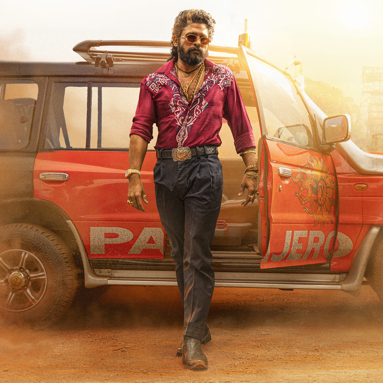 ఆ పాటకు తగ్గట్టు షూ స్టెప్‌, ఫోన్‌ స్టెప్‌ అని పెర్ఫార్మ్ చేసి, తన మార్క్ ని మరోసారి చూపించేశారు బన్నీ.  కల్ట్ కేరక్టర్‌లో తమ అభిమాన నటుడిని చూసుకోవడానికి రెడీ అవుతున్నారు జనాలు.