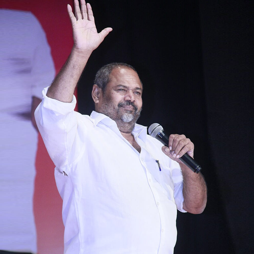 కార్మికుల దినోత్సవం సందర్భంగా పలువురు తనకు ఫోన్లు చేసి మాట్లాడుతున్నారని అన్నారు పీపుల్‌ స్టార్‌ ఆర్‌.నారాయణమూర్తి. తన సినిమాలు అన్నిట్లోనూ శ్రమైక జీవన సౌందర్యాన్ని గురించి చెప్పే ప్రయత్నం చేశానని, ప్రజలు ఆదరించిన తీరును మర్చిపోలేనని అన్నారు ఆర్‌.నారాయణమూర్తి. 