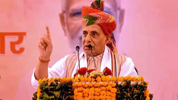 Rajnath Singh: తనకు ఇచ్చిన వెండి కిరీటాన్ని పేద పెళ్లి కూతురుకు గిఫ్టుగా ఇచ్చిన రాజ్నాథ్ సింగ్
