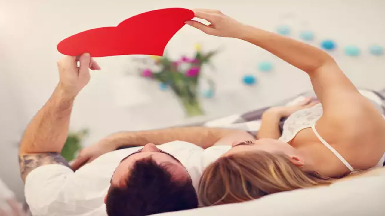 అయితే, సినిమాల్లో పేర్కొన్నట్లుగా ప్రేమ మాత్రమే నిజంగా సంబంధం విజయానికి హామీగా ఉందా? అంటే.. దానికి కచ్చితమైన సమాధానం లేదు.. సంబంధం కోసం ప్రేమ అవసరం, కానీ అది మాత్రమే సంబంధాన్ని విజయవంతం చేయదు. ఇద్దరు వ్యక్తుల మధ్య ప్రేమతో పాటు.. ఈ 5 విషయాలు కూడా చాలా ముఖ్యమైనవని మానసిక నిపుణులు పేర్కొంటున్నారు.