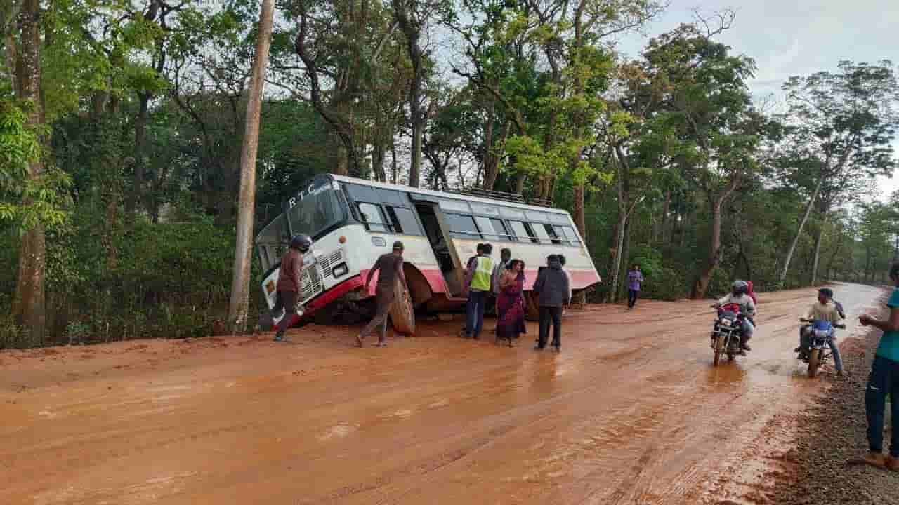 AP News: తృటిలో తప్పిన పెను ప్రమాదం..చింతపల్లి ఘాట్ రోడ్డులో వస్తుండగా..