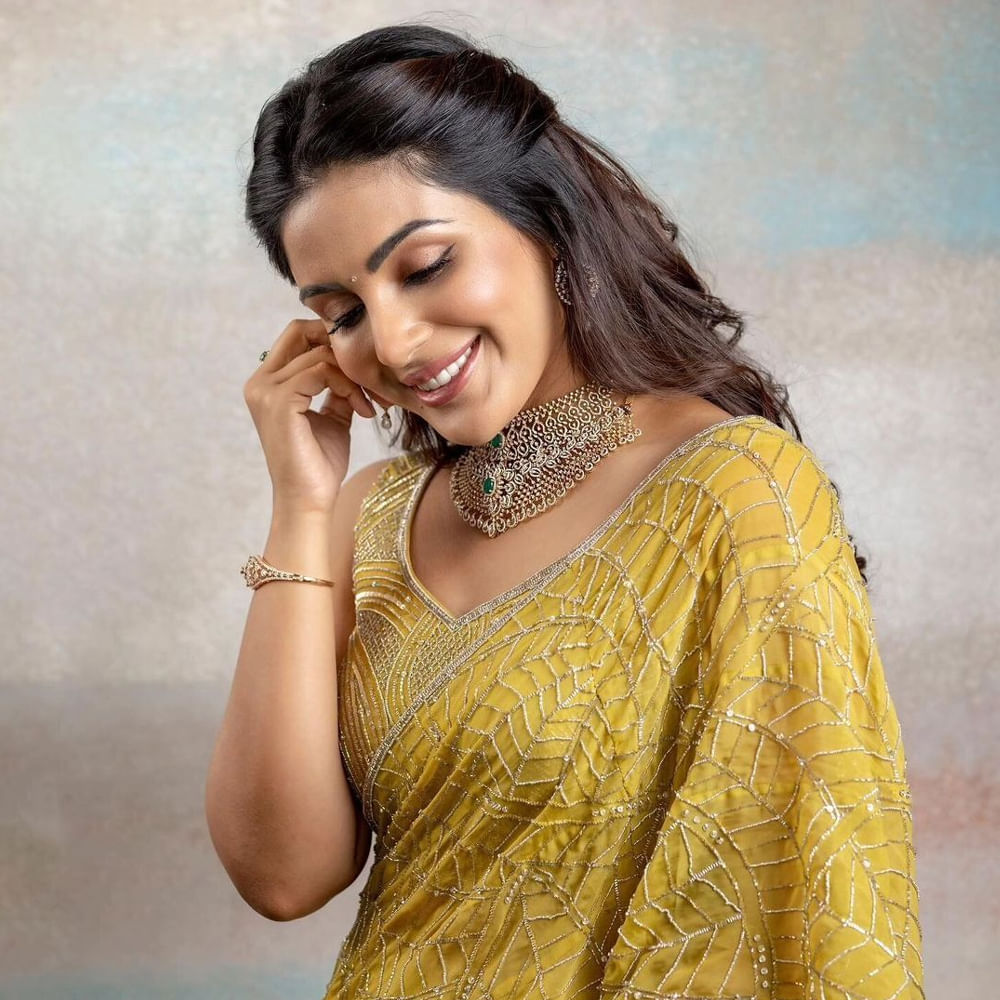 తాను ఏ భాషలో సినిమా చేసినా, ముందు అక్కడి వర్కింగ్‌ కల్చర్‌ని తెలుసుకుంటానని అంటున్నారు. ఈ లక్షణాన్ని తనకు నేర్పింది తెలుగు ఇండస్ట్రీ అని అన్నారు మిస్‌ మీనన్‌. 