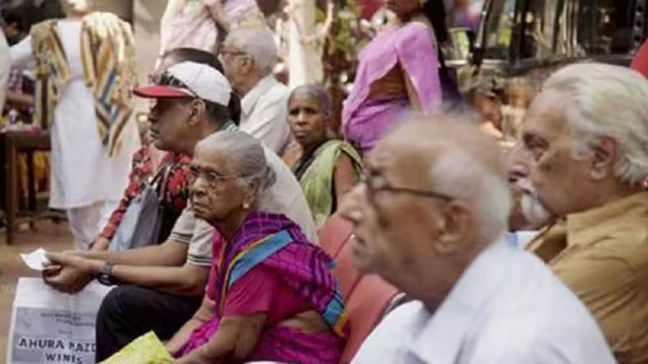 Senior Citizen Savings Scheme: సినియర్‌ సిటిజన్లకు గుడ్‌న్యూస్.. పోస్టాఫీస్‌లో ఏడాదికి 8.2 వడ్డీ వచ్చే స్కీం ఇదే!