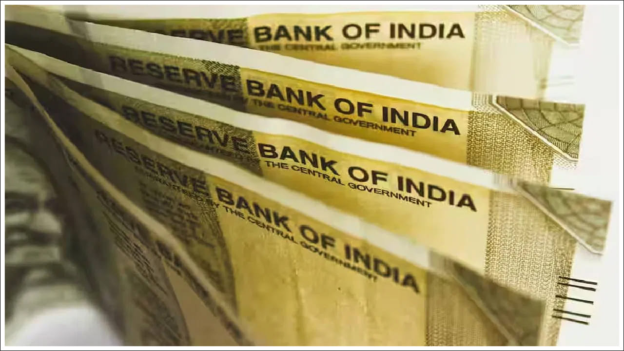 డివిడెండ్లకు సంబంధించి మూడు తేదీలు ముఖ్యమైనవి. డివిడెండ్ డిక్లరేషన్ తేదీ, రికార్డు తేదీ, డివిడెండ్ అక్రూవల్ తేదీ ముఖ్యమైనవి. డివిడెండ్ ప్రకటించిన రోజు ప్రకటించిన తేదీ. మీరు రికార్డు తేదీ వరకు ఆ కంపెనీ షేర్లను కలిగి ఉండాలి. మూడవ తేదీ డివిడెండ్ అక్రూవల్ తేదీ.