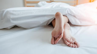 Lifestyle: ఎప్పుడూ నిద్ర మత్తుగా ఉంటుందా.? ఈ విటమిన్‌ లోపం ఉన్నట్లే..