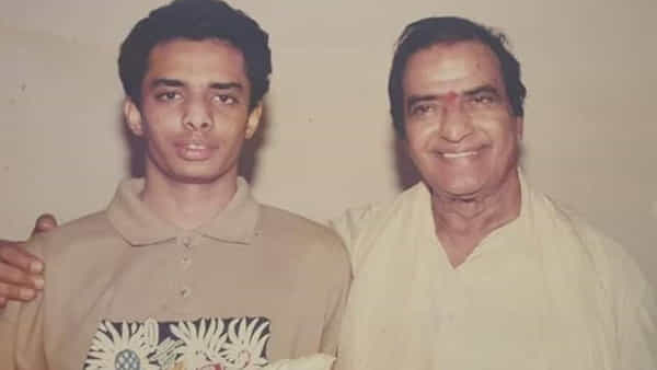 NTR: సీనియర్ ఎన్టీఆర్ పక్కన ఉన్న ఈ కుర్రాడిని గుర్తు పట్టారా? ఇటీవల బాగా వార్తల్లో నిలుస్తున్నాడీ హీరో