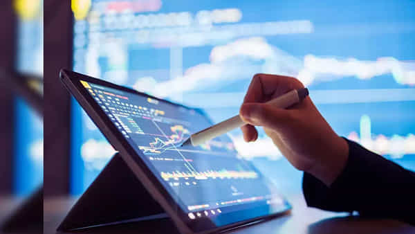 Stock Market: ఈ రైల్వే స్టాక్ హాట్ కేక్.. ఏకంగా 27శాతం వడ్డీతో టాక్ ఆఫ్ ది మార్కెట్..