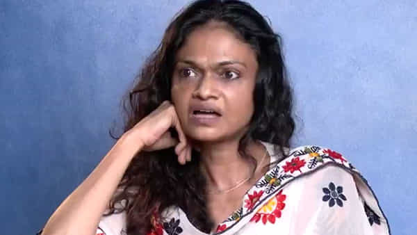 Singer Suchitra: ధనుష్ గే అంటూ షాకింగ్ కామెంట్స్.. సింగర్ సుచిత్రకు లీగల్ నోటీసులు..