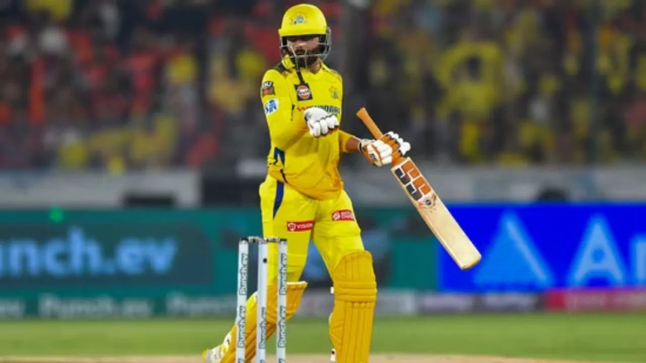 రవీంద్ర జడేజా: 
ఆల్ రౌండర్ రవీంద్ర జడేజా కూడా టీమ్ ఇండియాలో చోటు దక్కించుకున్నాడు. కానీ పంజాబ్ కింగ్స్‌తో జరిగిన మ్యాచ్‌లో జడేజా కేవలం 2 పరుగులకే తన ఇన్నింగ్స్‌ను ముగించాడు