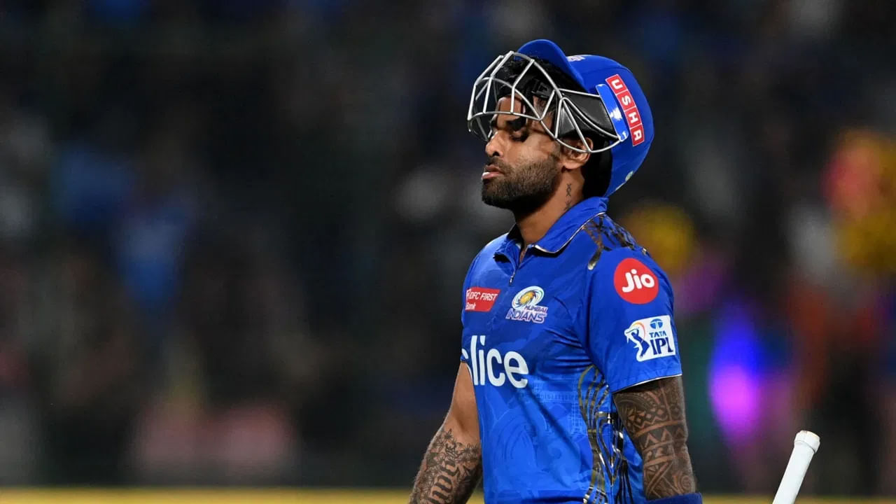 సూర్యకుమార్ యాదవ్, అర్ష్ దీప్ సింగ్ 

 సూర్యకుమార్ యాదవ్ కూడా ఈ ఐపీఎల్‌లో పేలవమైన ఫామ్‌తో బాధపడ్డాడు. సూర్య ఇప్పటివరకు 7 మ్యాచ్‌లు ఆడి 176 పరుగులు చేశాడు. ఇప్పుడు T20 ప్రపంచ కప్‌కు ఎంపికైన తర్వాత కూడా, సూర్య లక్నో సూపర్‌జెయింట్‌తో జరిగిన మ్యాచ్‌లో కేవలం 10 పరుగులు మాత్రమే చేసి ఔట్ అయ్యాడు.  ఇక అర్షదీప్ సింగ్ కూడా చెన్నై సూపర్ కింగ్స్‌పై 13 ఎకానమీతో తన 4 ఓవర్లలో 52 పరుగులు ఇచ్చాడు. అలాగే ఒక్క వికెట్ మాత్రమే తీశాడు