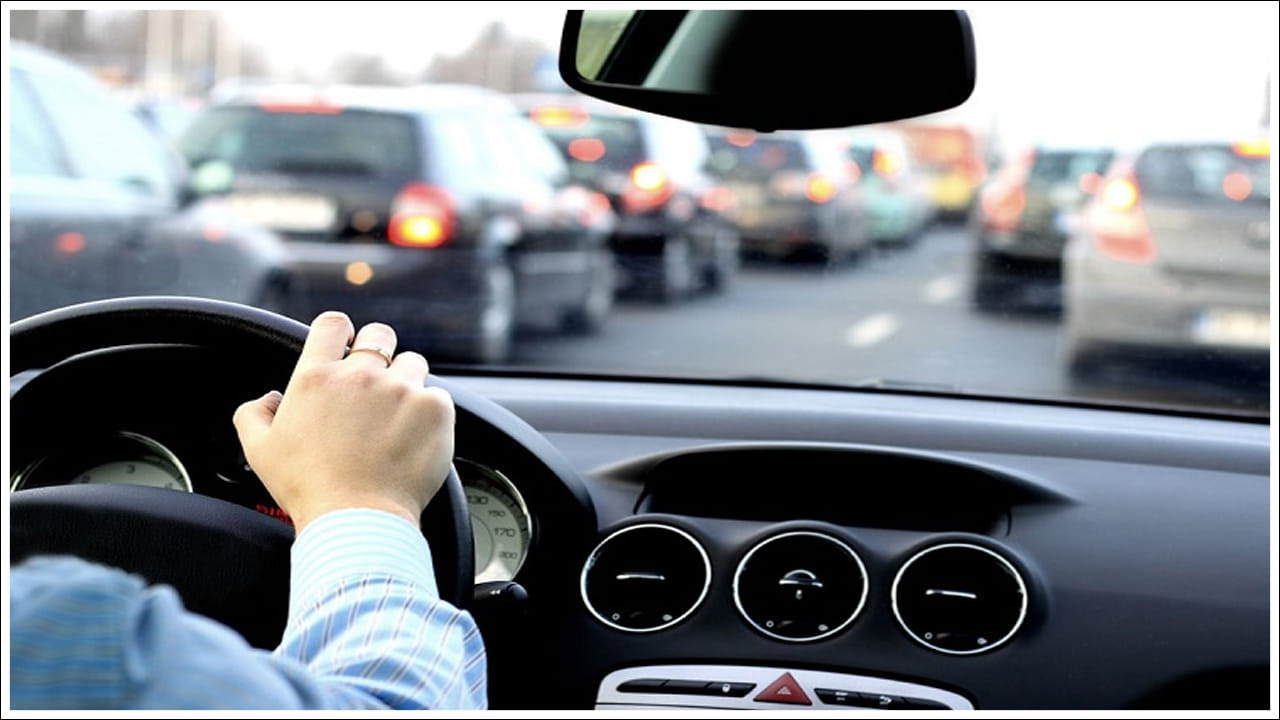 Traffic Rules: మీరు కారు నడుపుతున్నారా? ఈ పత్రాలు లేకుంటే రూ.10 వేల జరిమానా!