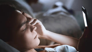 కట్టలు కాదు.. నోట్ల గుట్టలు.. తీగ లాగితే.. పనిమనిషి ఇంట్లో డొంక కదిలింది..  దేశంలోనే సంచలనం..