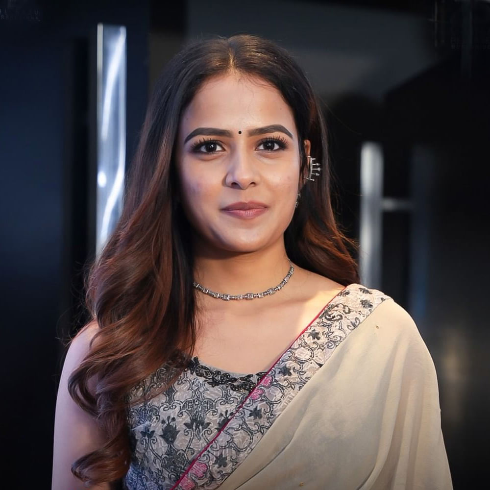 అల వైకుంఠపురములో..లో అల్లు అర్జున్ చెల్లిగా.. వలిమైలో అజిత్ చెల్లిగా నటించారు వైష్ణవి. దిల్ రాజు తమ్ముడు కొడుకు ఆశిష్.