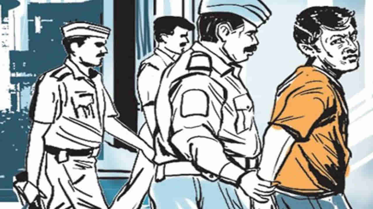 రూ. 5 కోసం ఇంతలా బరితెగించారేంట్రా.. పోలీసుల ఎంట్రీతో..