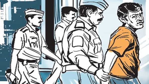 రూ. 5 కోసం ఇంతలా బరితెగించారేంట్రా.. పోలీసుల ఎంట్రీతో..