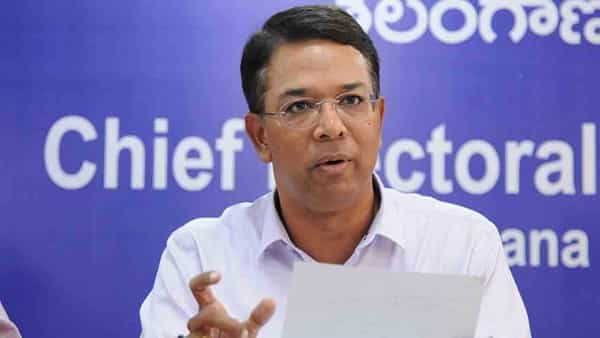 Telangana: లోక్ సభ ఎన్నికల్లో హోం ఓటింగ్, పోస్టల్ బ్యాలెట్ ప్రక్రియ షురూ..