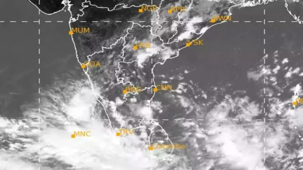 AP Rains: 22న అల్పపీడనం.. 24న వాయుగుండం.. ఈ జిల్లాలకు పిడుగులతో కూడిన వర్షాలు.!