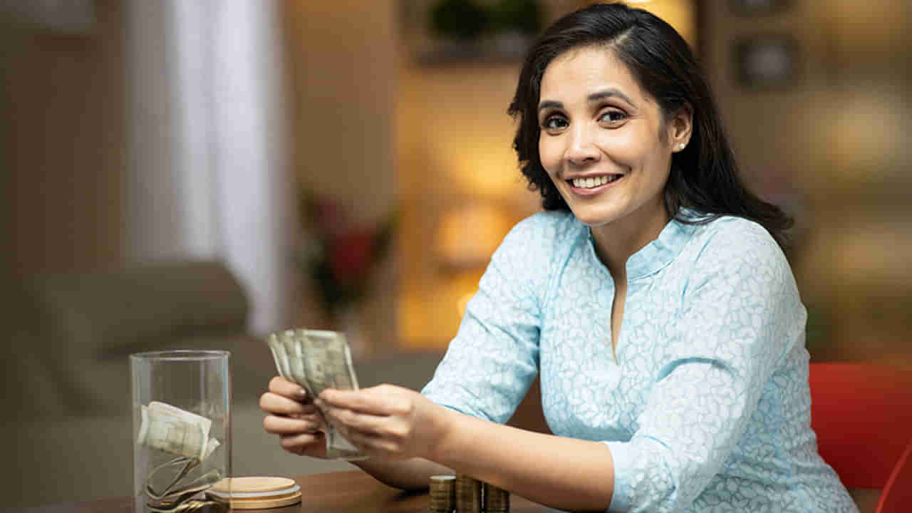 Investment plans: ఈ పథకాలు మహిళలకు ప్రత్యేకం.. రిస్క్‌ లేని ఇన్వెస్ట్‌మెంట్‌ ప్లాన్స్‌