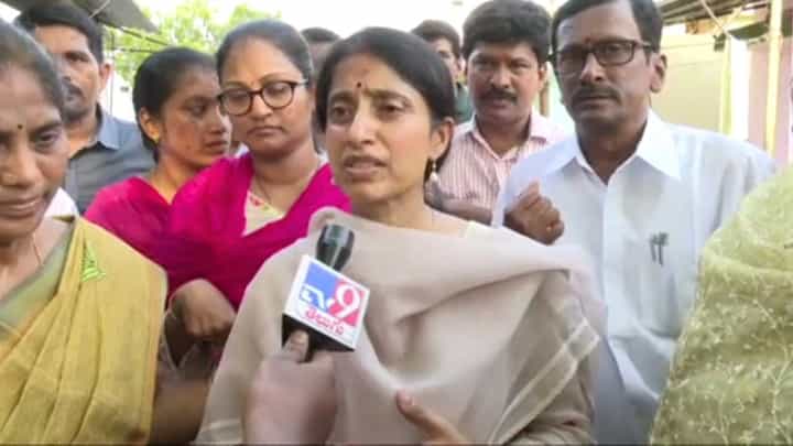 Watch Video: వృద్దాప్య పెన్షన్లు, కూటమి మేనిఫెస్టోపై వైఎస్ భారతి స్పందన.. చంద్రబాబుకు చురకలు.. Watch Video: వృద్దాప్య పెన్షన్లు, కూటమి మేనిఫెస్టోపై వైఎస్ భారతి స్పందన.. చంద్రబాబుకు చురకలు..