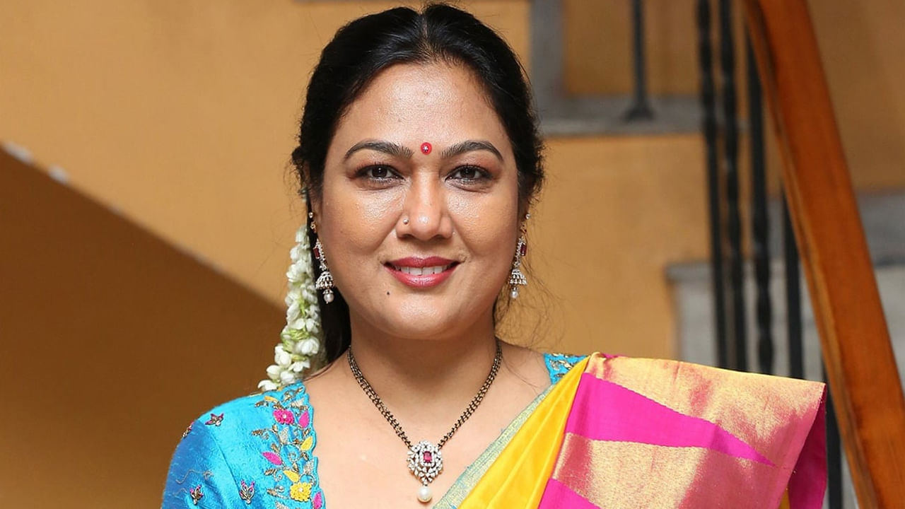 Actress Hema బెంగుళూరు రేవ్ పార్టీ జైలు నుంచి విడుదలైన హేమ వీడియో వైరల్ Telugu News 4839