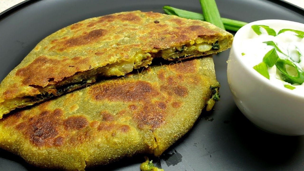 Aloo Palak Paratha: నోరూరించే ఆలూ పాలక్ పరాటా ఇలా చేశారంటే.. కరిగిపోతుంది!