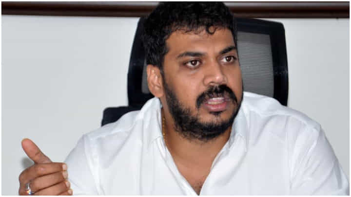 Watch Video: రాజకీయ సన్యాసం సవాలుపై మాజీ మంత్రి అనిల్ ఆసక్తికర కామెంట్స్ Watch Video: రాజకీయ సన్యాసం సవాలుపై మాజీ మంత్రి అనిల్ ఆసక్తికర కామెంట్స్