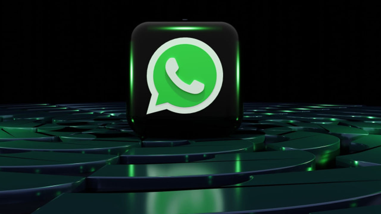 వాట్సాప్ ఉపయోగించే వారికి ఎదురయ్యే సమస్యల్లో వాట్సాప్ చాట్ బ్యాకప్ ఒకటి. కొత్త మొబైల్ ఫోన్ తీసుకున్నా, ఫోన్ ఫ్యాక్టరీ రీసెట్ చేసినా పాత మెసేజ్లను బ్యాకప్ చేసుకోవడం సాధారణమైన విషయమే అయితే ప్రస్తుతం ఈ బ్యాకప్ కాస్త క్లిష్టమైన విధానంతో కూడుకుంది.