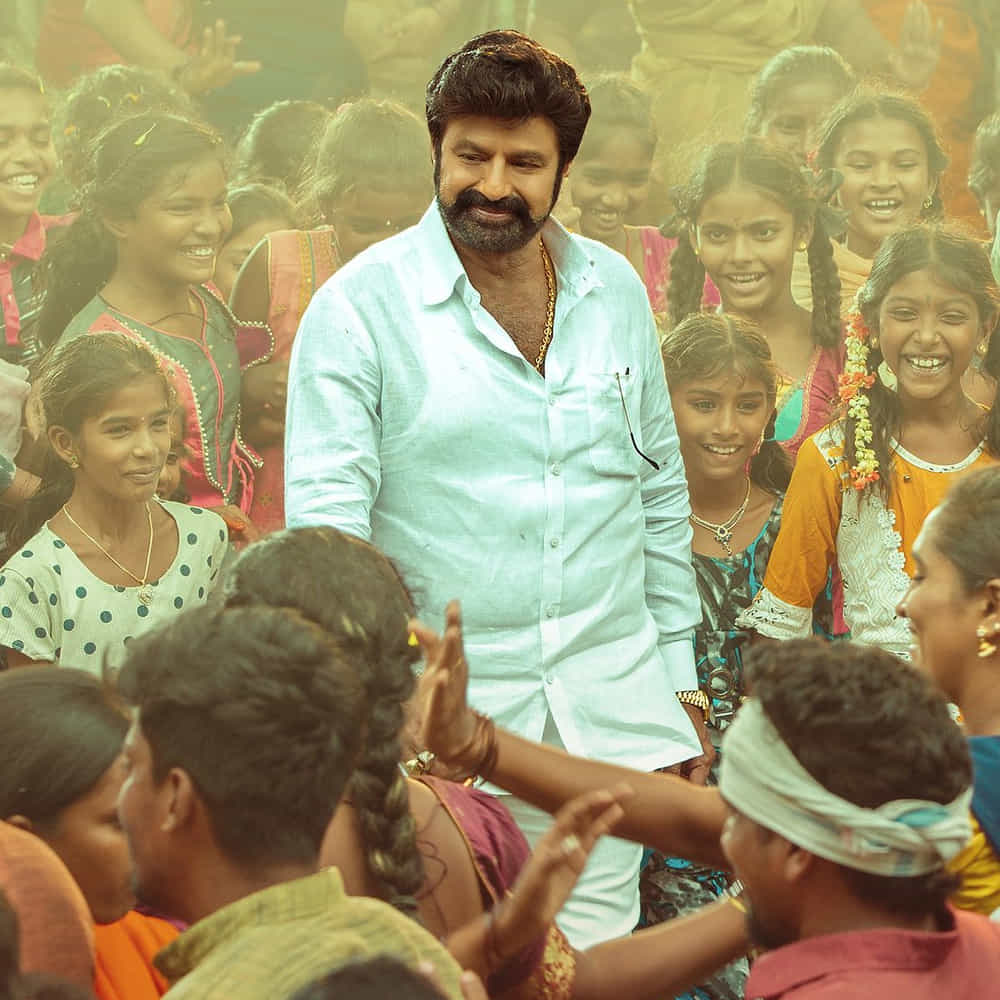 ఈసినిమా రిలీజ్ అయ్యీ కాగానే అఖండ సీక్వెల్ సెట్స్ కి వెళ్లాలి బాలయ్య. అయితే అంతకన్నా ముందే కుమారుడు మోక్షజ్ఞతో కలిసి సినిమా చేయడానికి రెడీ అవుతున్నారు.