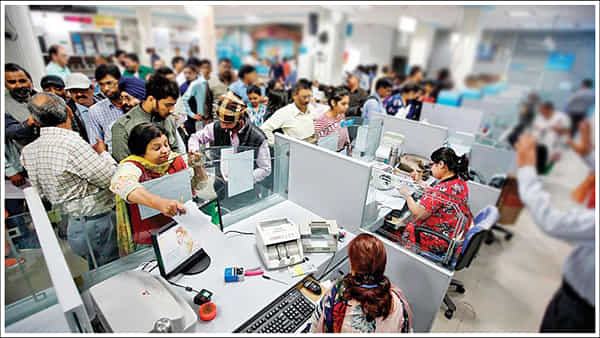 Bank Deposits: కోట్లాది మంది కస్టమర్లకు ఆ బ్యాంకు గుడ్న్యూస్.. కీలక నిర్ణయం