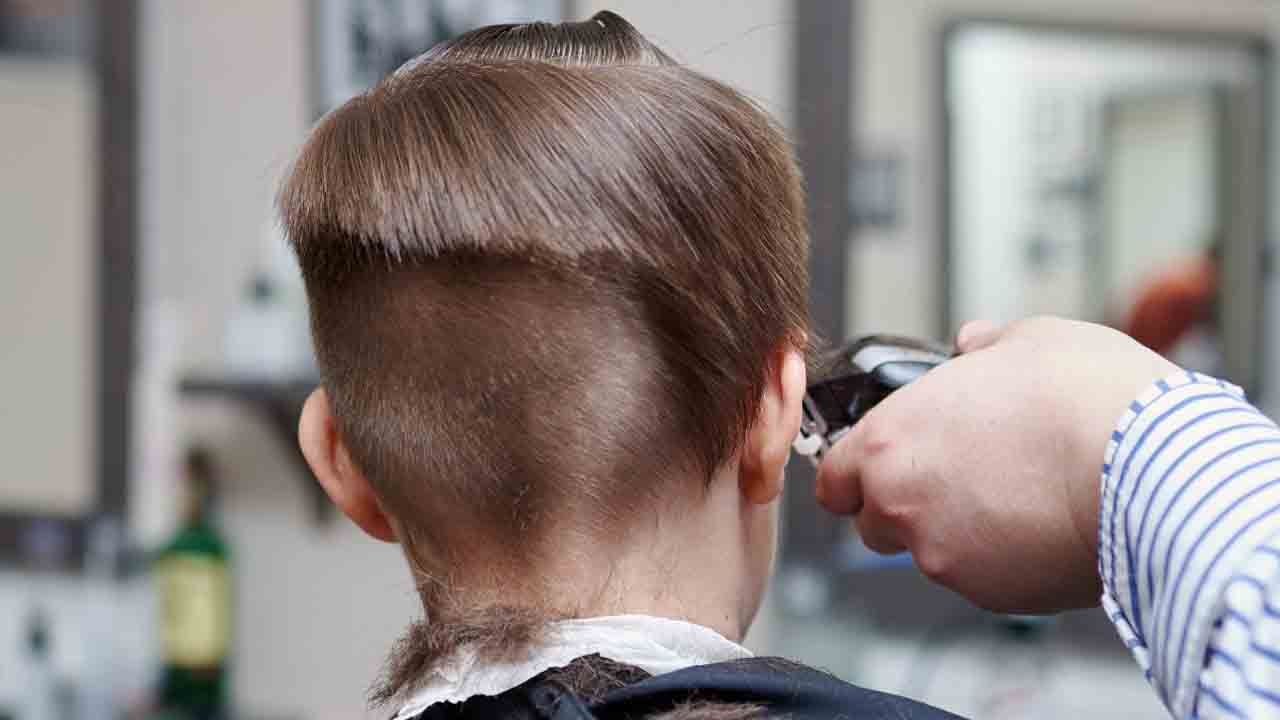 Telangana: ఇంత సున్నితం ఏంట్రా బాబూ..! పదేళ్ల కొడుకు హెయిర్ కటింగ్ చేయించిన తండ్రి.. ఇంతలో తీవ్ర విషాదం