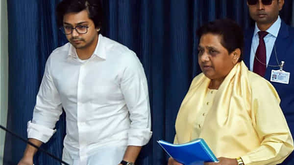 బీఎస్పీ ఛీఫ్ కీలక నిర్ణయం.. వారసుడిని ప్రకటించిన మాయావతి
