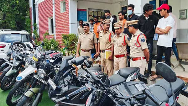 Hyderabad: మీ పిల్లలు రాత్రుళ్లు ఎక్కడికి వెళ్తున్నారో గమనించండి.. అలా చేస్తే పేరెంట్స్ జైలుకే..