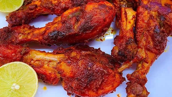 Chicken Biryani: ఎందుకొచ్చార్రా మీరంతా.. పెళ్లికి వచ్చి పొట్టుపొట్టుగా కొట్టుకున్నారు.. బిర్యానీలో లెగ్ పీస్ లేదని..