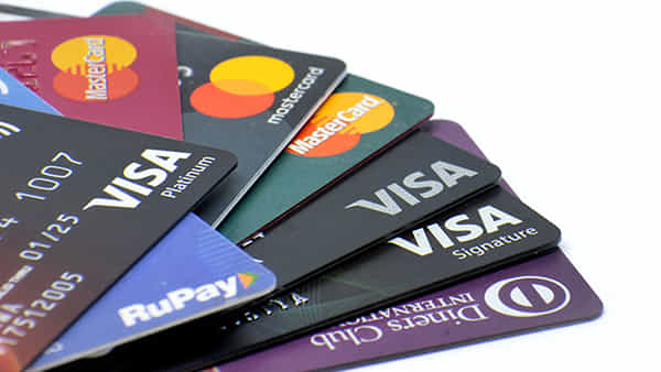 Credit Cards: క్రెడిట్ కార్డు వాడేవారికి అలర్ట్.. ఈ చార్జీల గురించి తెలుసుకోండి..